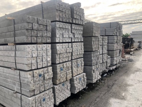 เสารั้วลวดหนาม